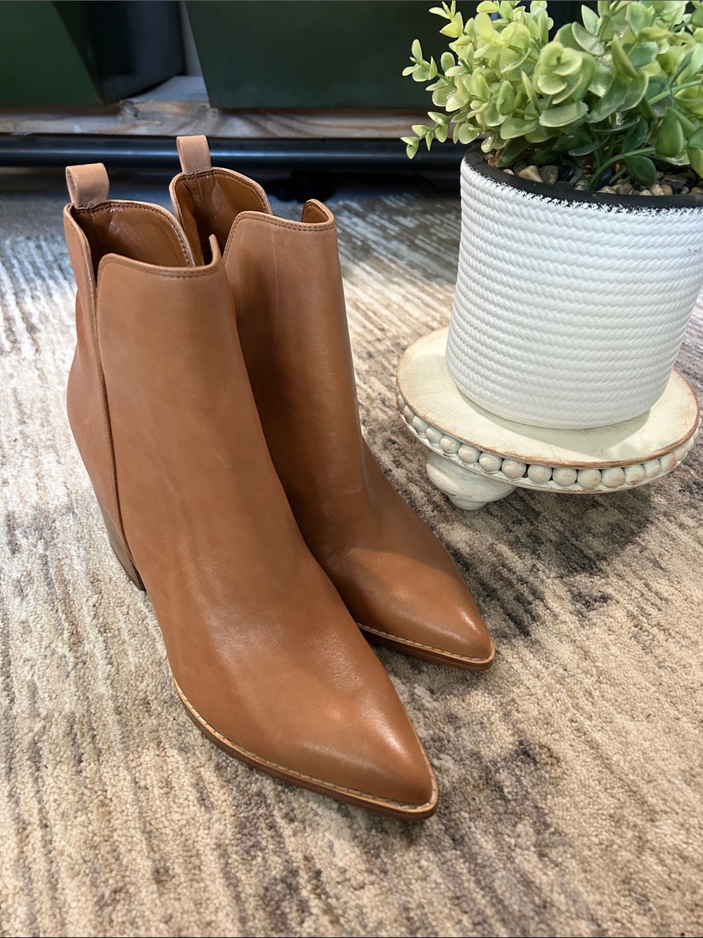 Nine West Women’s Tan Pointed-Toe Ankle Boots SZ 9m.  Brand New.